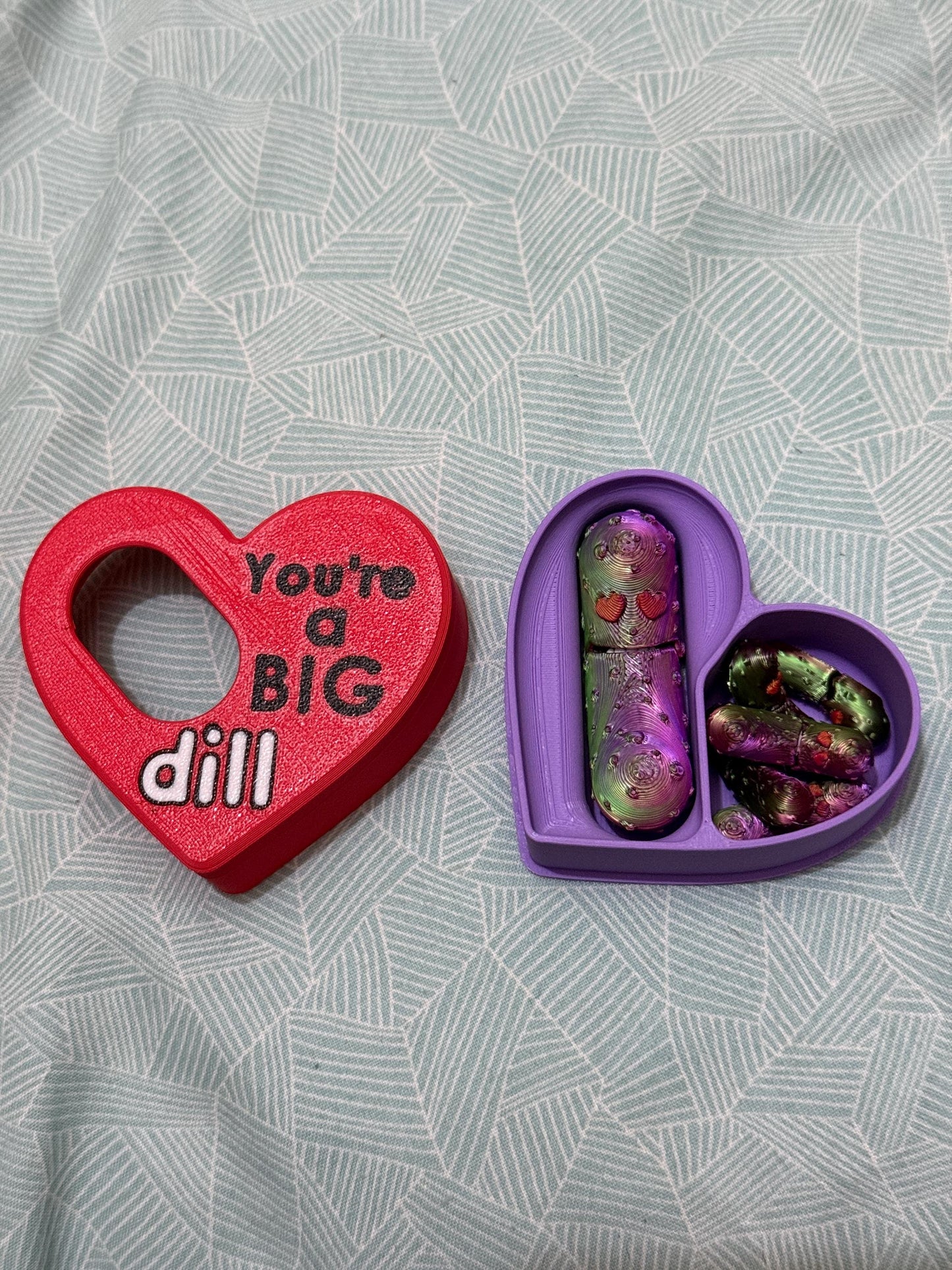 You’re a Big Dill! Articulated Pickle in Heart-Shaped Container – Funny Valentine’s Day Gift, Unique Pickle Lover Present, 3D Printed