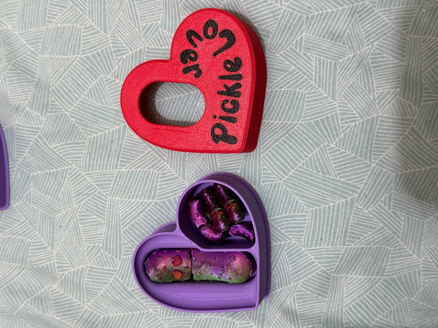 You’re a Big Dill! Articulated Pickle in Heart-Shaped Container – Funny Valentine’s Day Gift, Unique Pickle Lover Present, 3D Printed