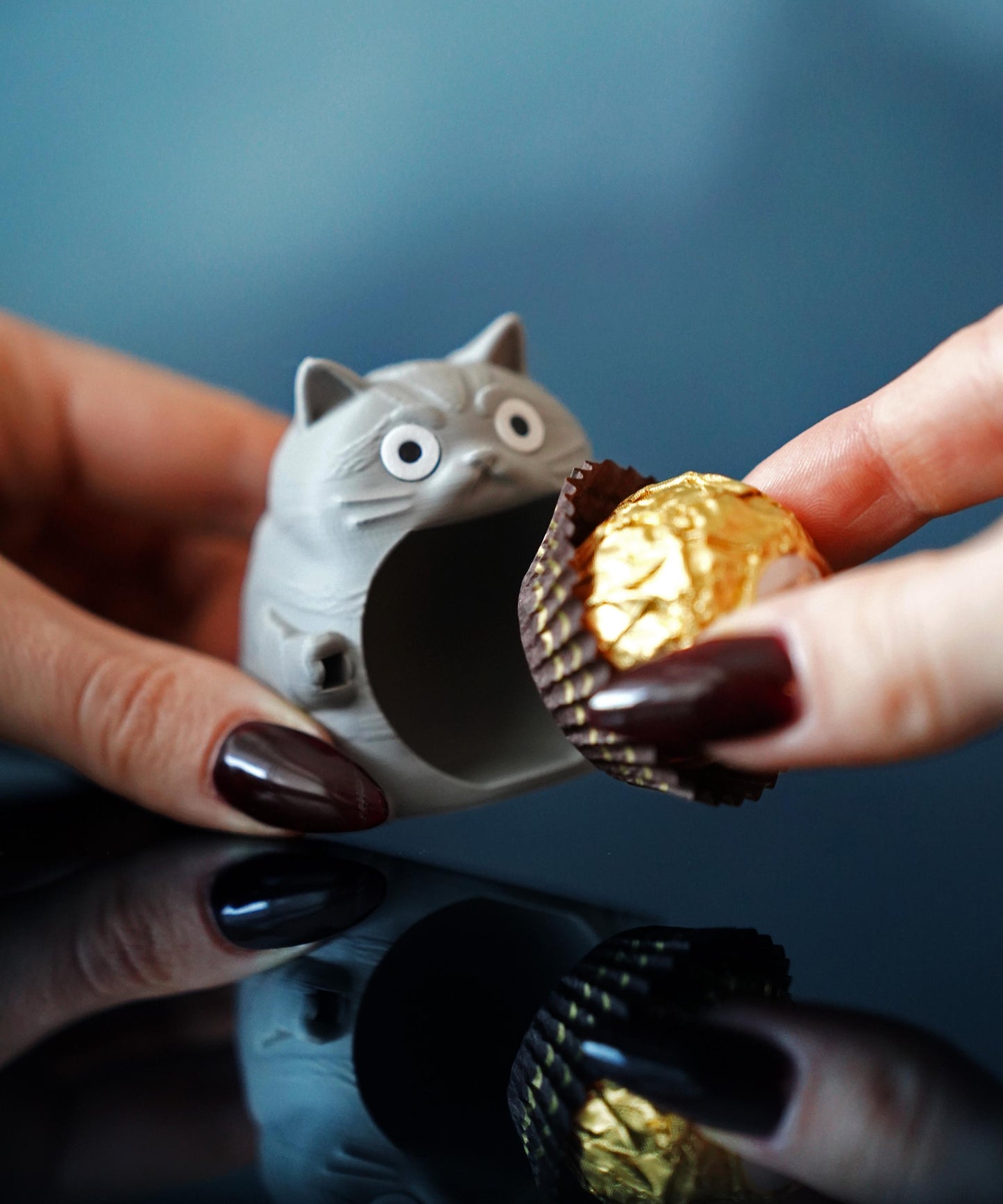Chonkers Cat Chocolate Holder ā Grumpy Round 3D Printed Cat Decor