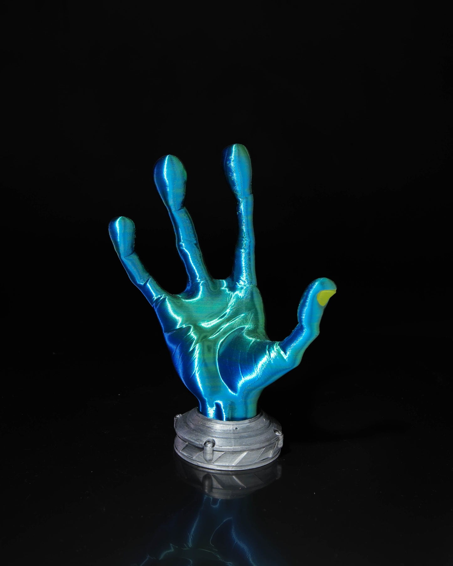 Level Up Your Gaming Setup with our Alien Hand 4 finger Controller Holder!