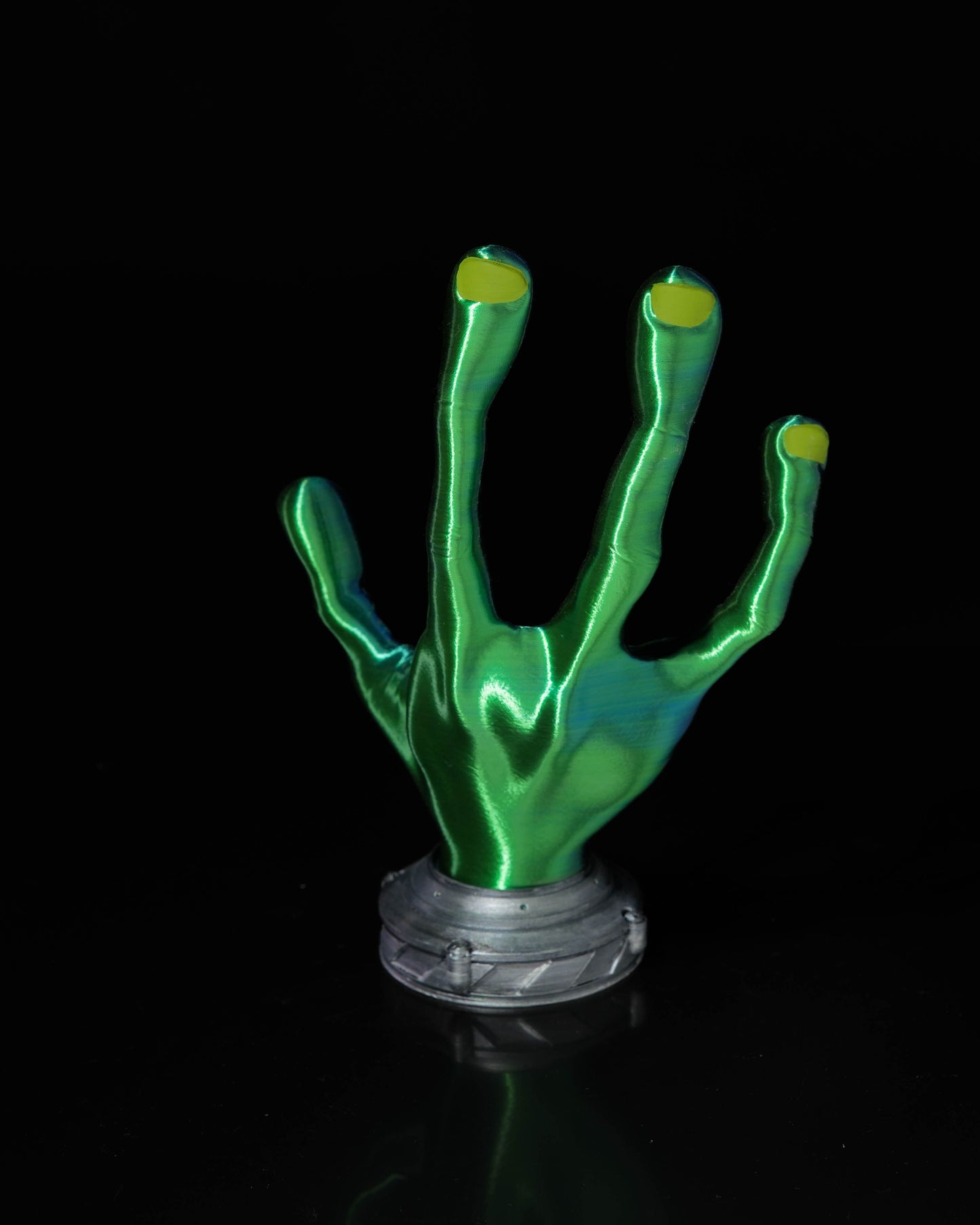 Level Up Your Gaming Setup with our Alien Hand 4 finger Controller Holder!