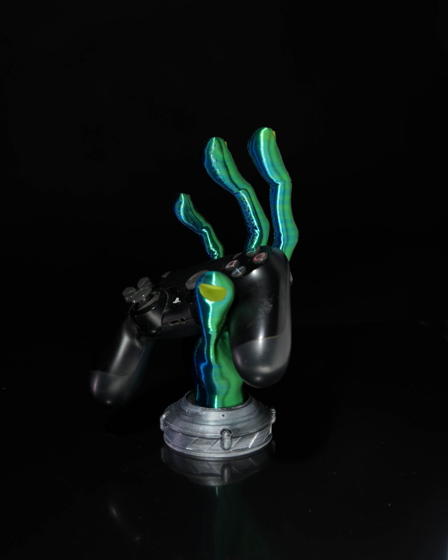 Level Up Your Gaming Setup with our Alien Hand 4 finger Controller Holder!