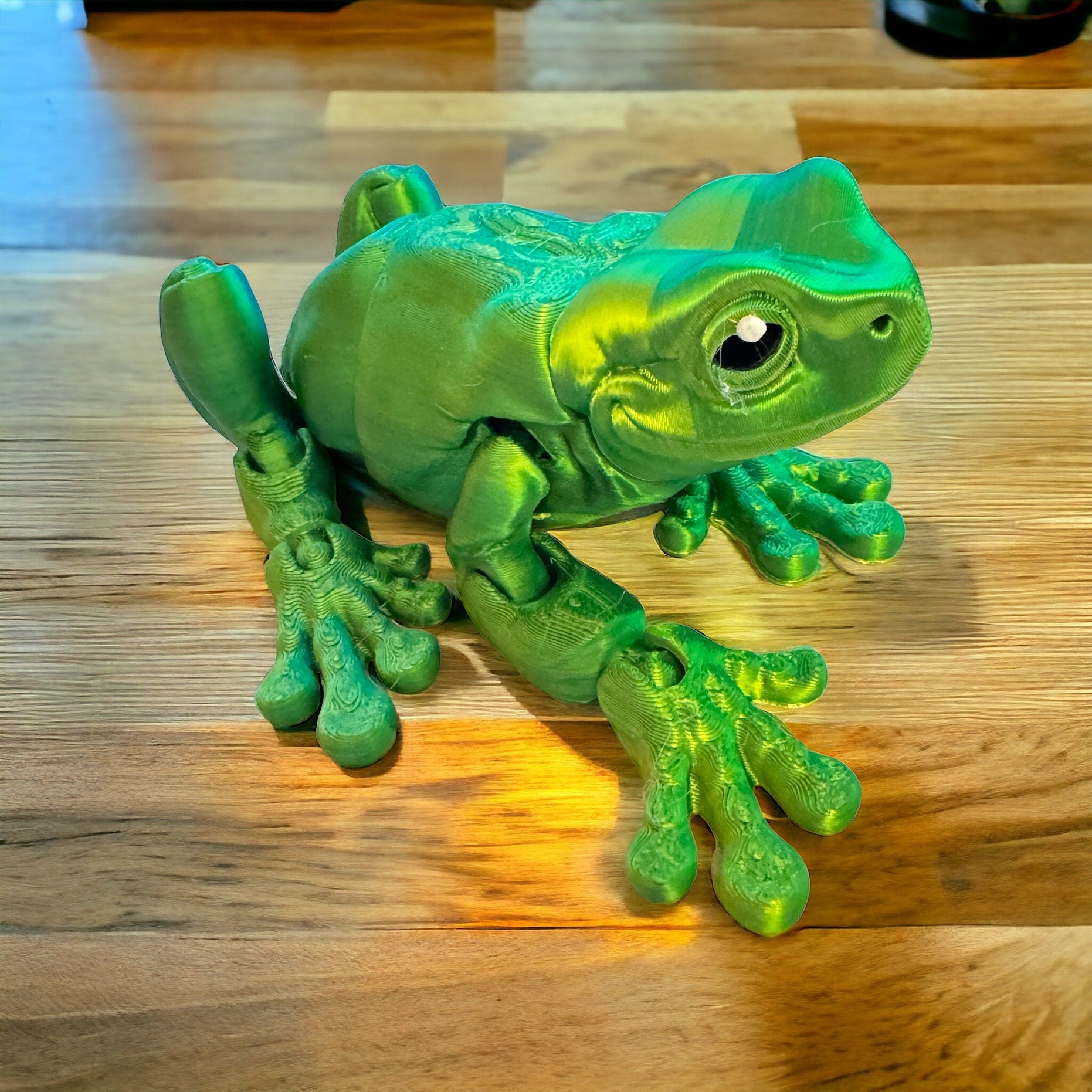 3d printed articulated Tree Frog, White's Tree Frog - MatMireMakes