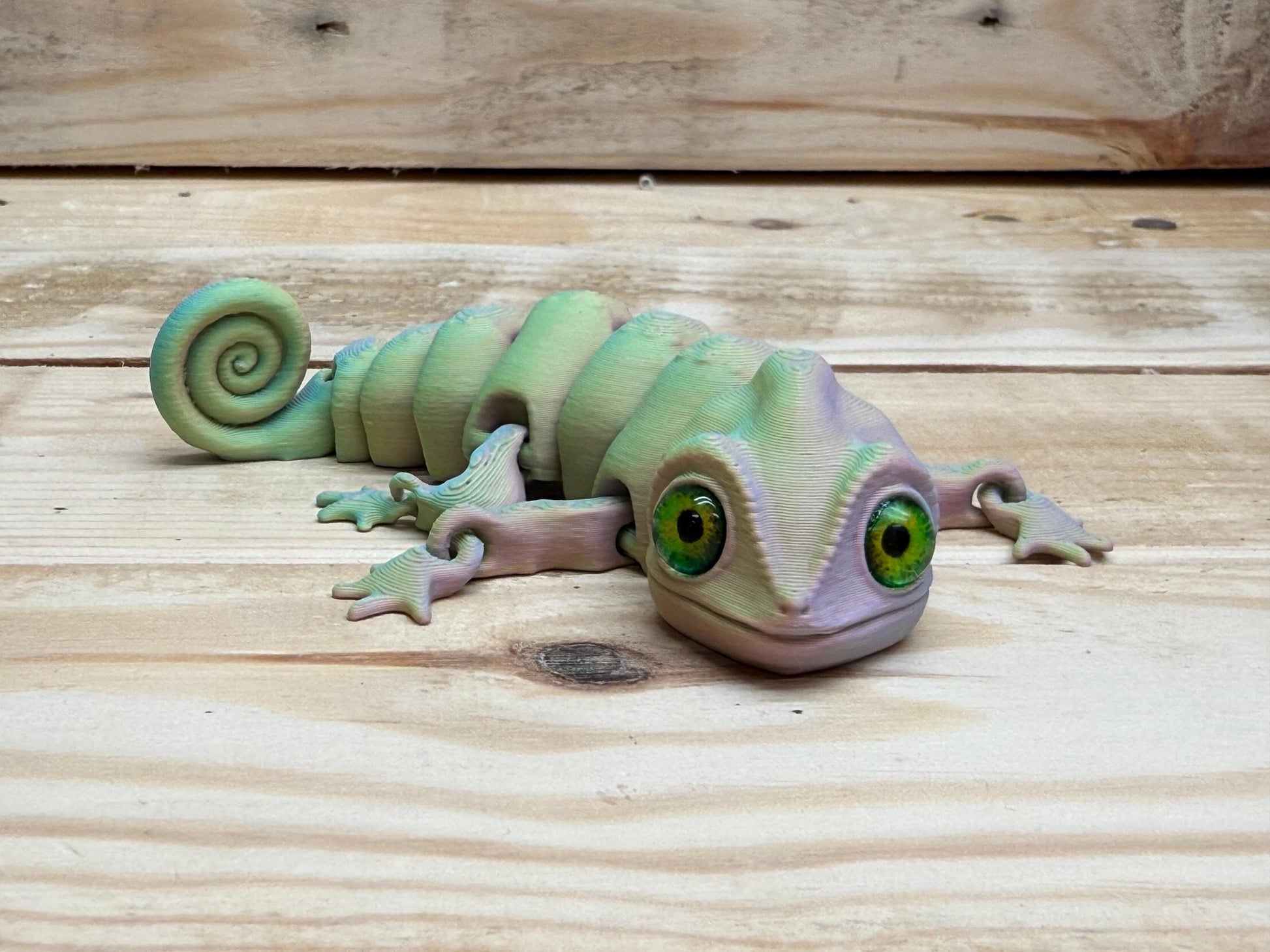Customizable 3D-Printed Chameleon glass eye's– 15cm Long! Choose Any Color!