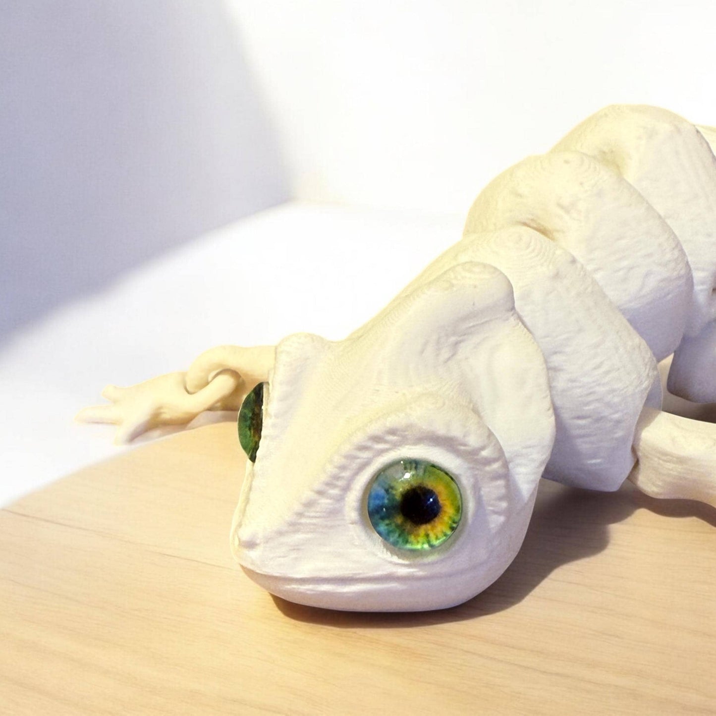 Customizable 3D-Printed Chameleon glass eye's– 15cm Long! Choose Any Color!
