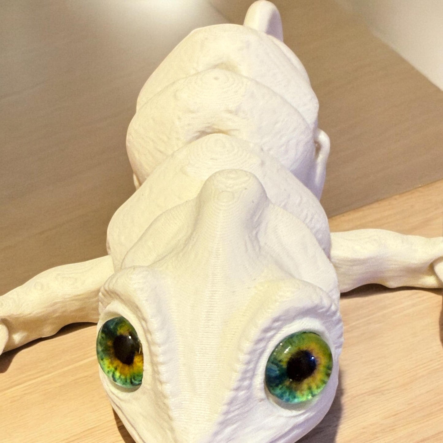 Customizable 3D-Printed Chameleon glass eye's– 15cm Long! Choose Any Color!