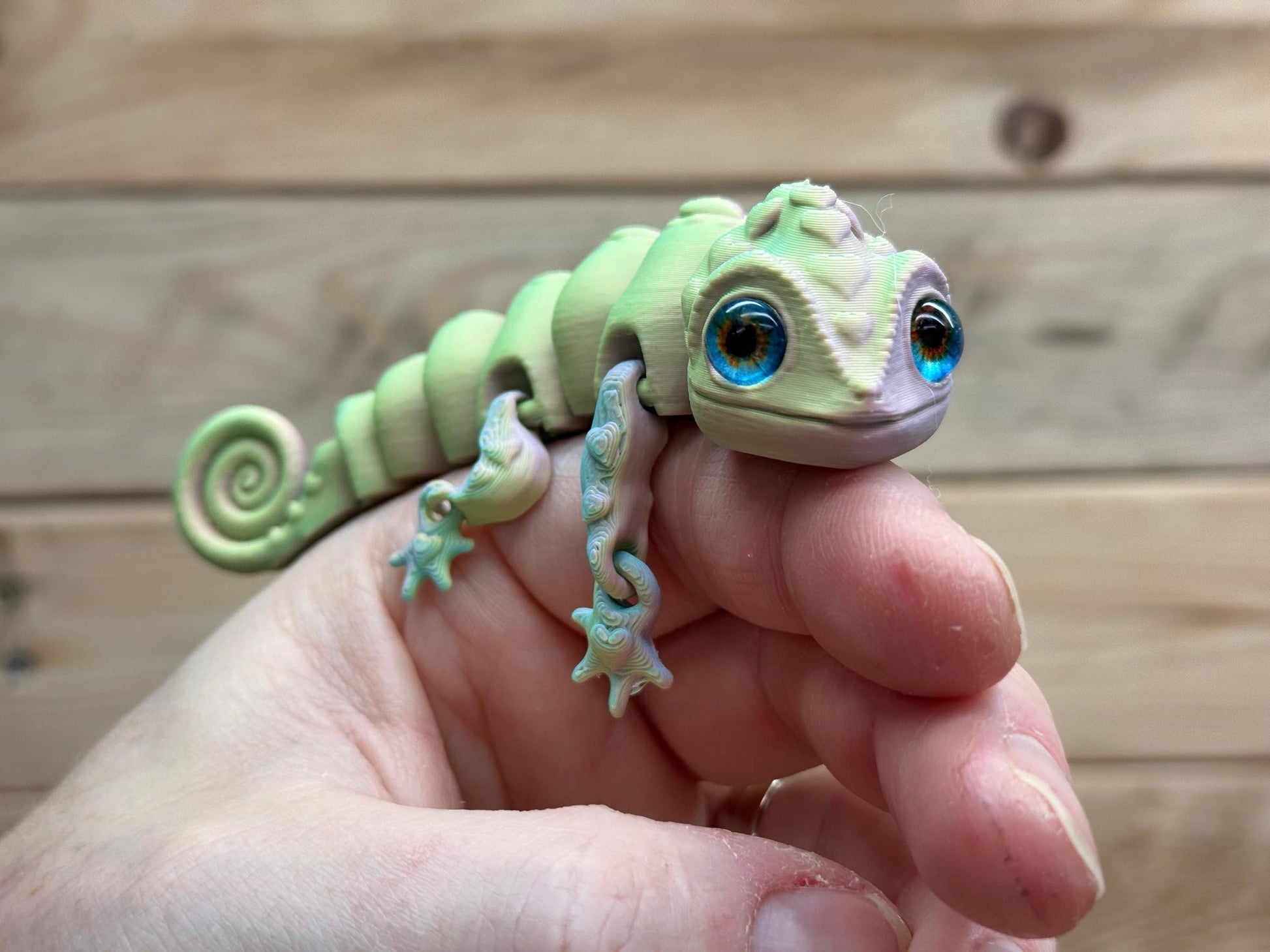 Customizable 3D-Printed Chameleon glass eye's– 15cm Long! Choose Any Color!