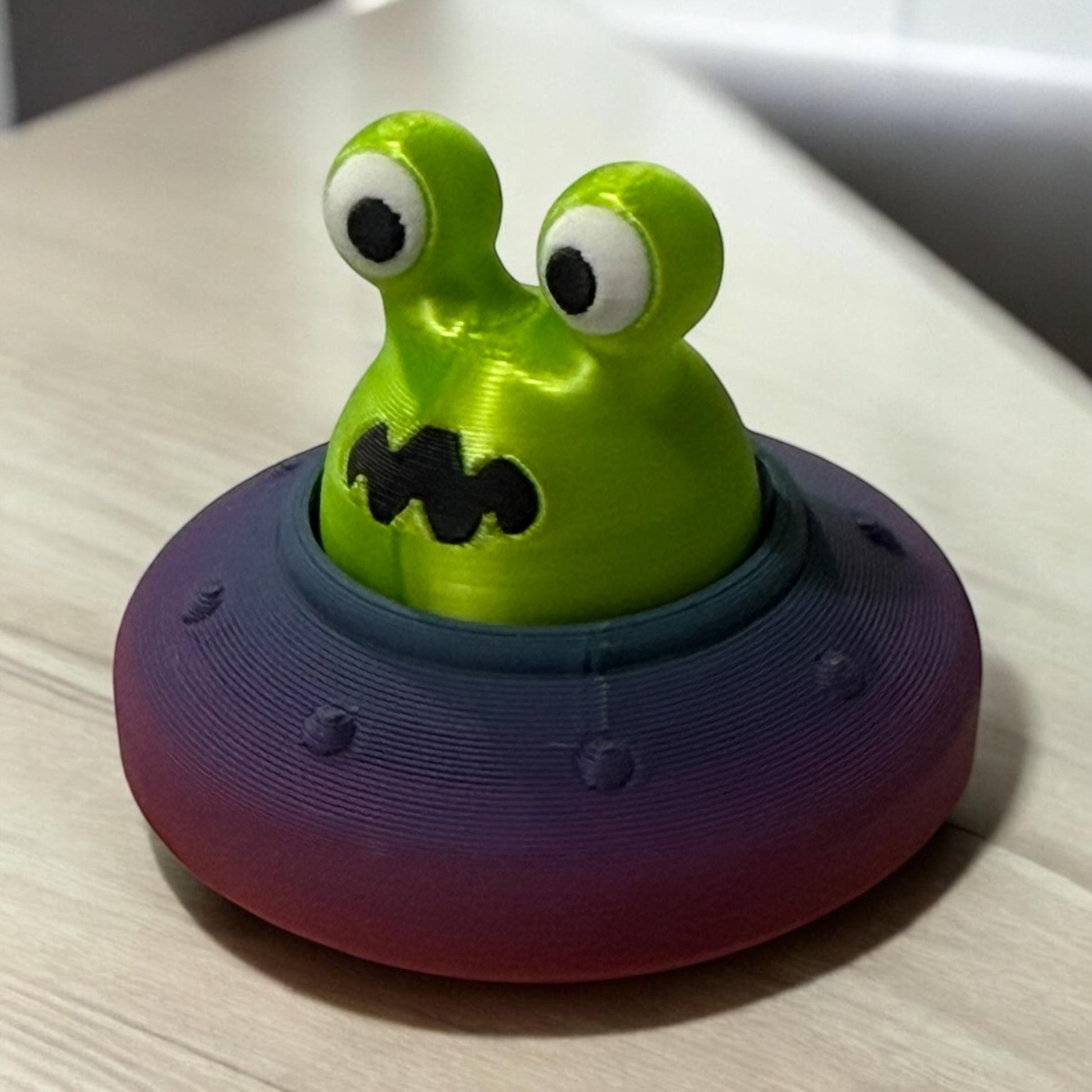 Adorable 3D Printed Alien Ufo Clicker - Perfect Handheld Size! Adhd