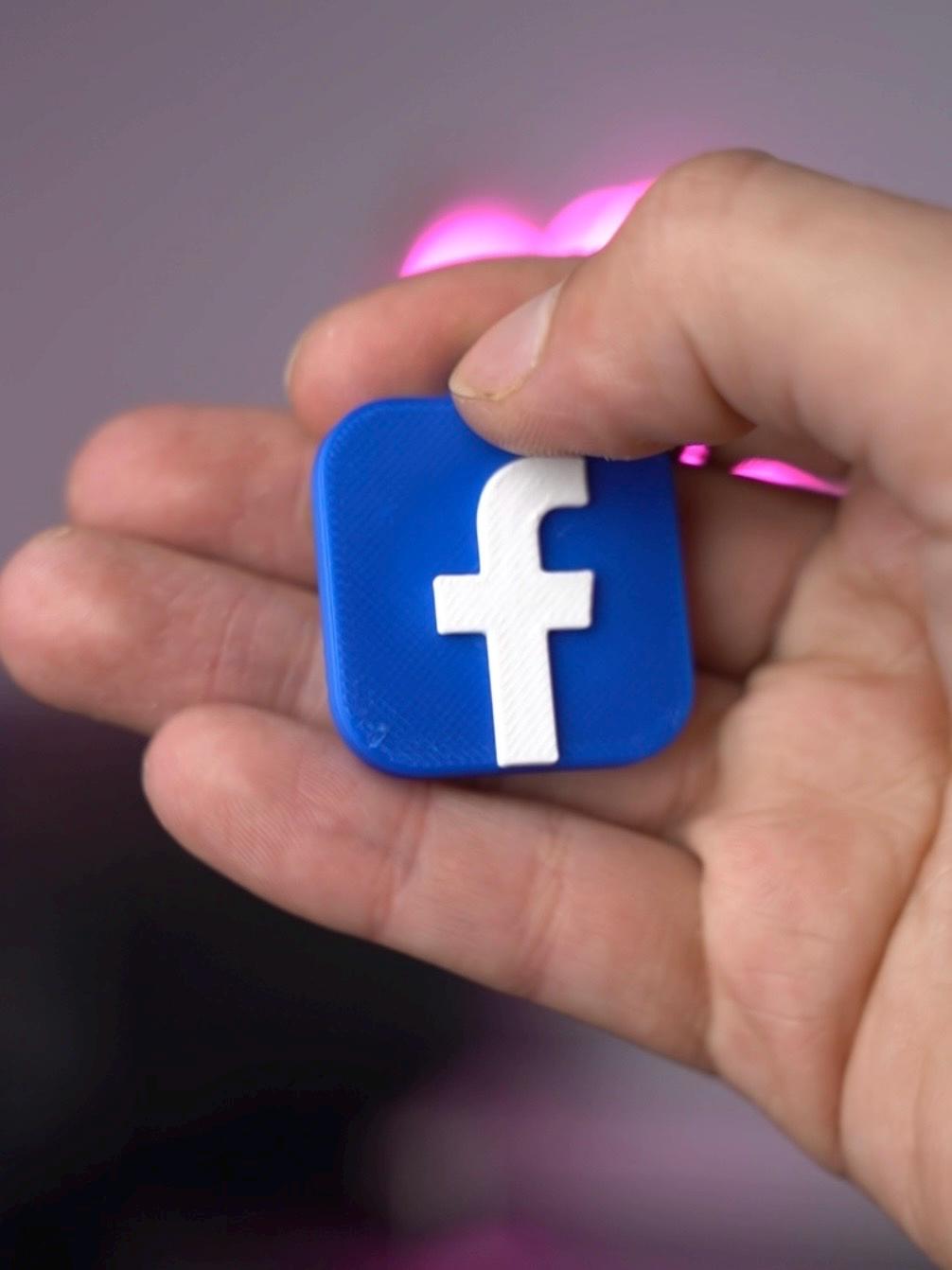 Personalised NFC Keychain | Custom NFC Tag with Icon | Social Media, Crypto & Contact Sharing | Gift Idea