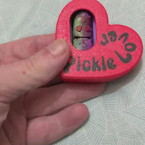 You’re a Big Dill! Articulated Pickle in Heart-Shaped Container – Funny Valentine’s Day Gift, Unique Pickle Lover Present, 3D Printed