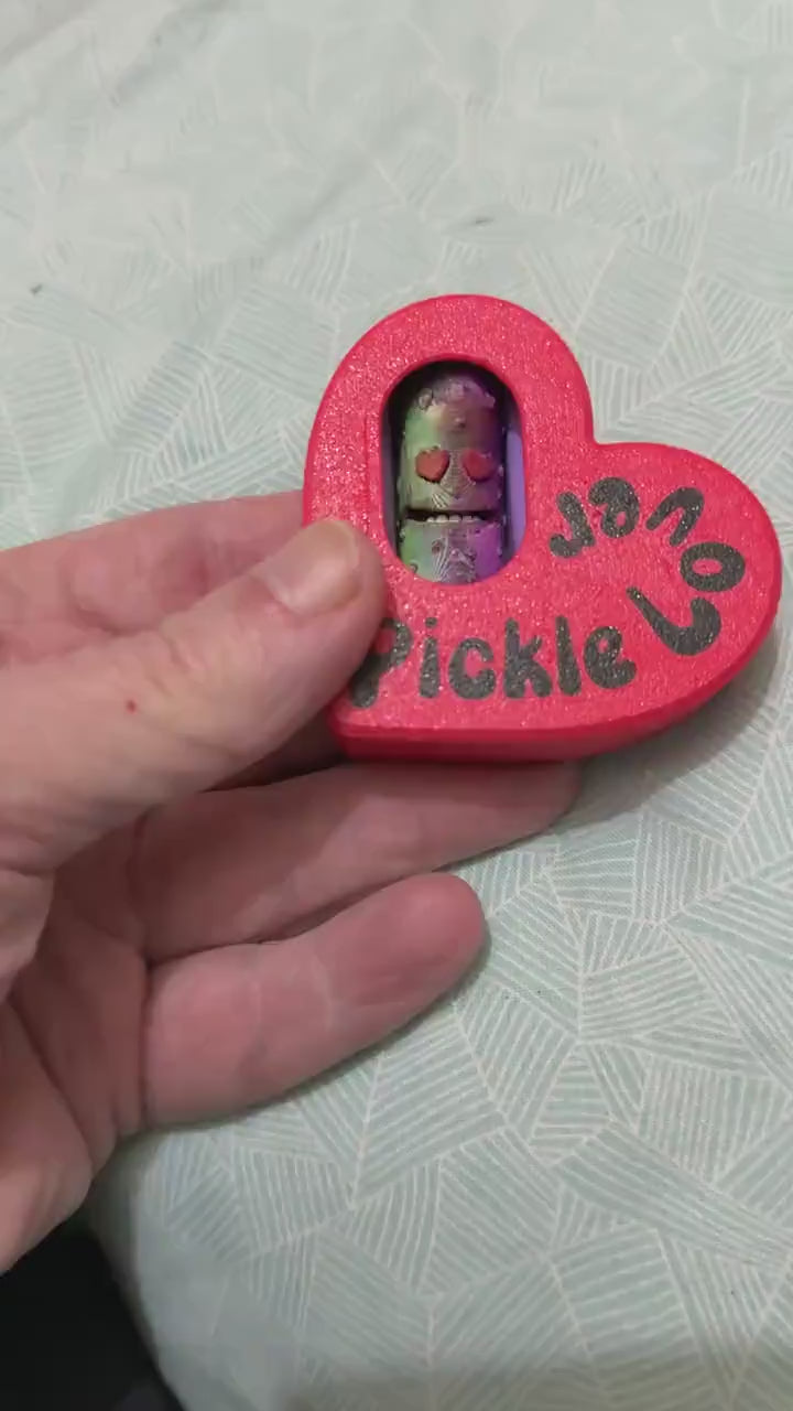 You’re a Big Dill! Articulated Pickle in Heart-Shaped Container – Funny Valentine’s Day Gift, Unique Pickle Lover Present, 3D Printed