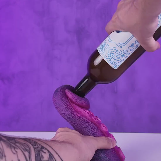 Pour Kraken - Wine Holder